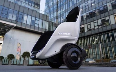 Segway představil pojízdné křeslo, které vypadá jako z pohádky Wall-E. Dokáže samo balancovat a má 150 kg