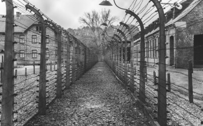 Sekretářka z koncentračního tábora nechtěla před soud. 96letou ženu na útěku dopadla policie
