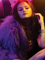 Selena Gomez a Ariana Grande si idú novú hudbu. Obe sa ti dostanú pod kožu