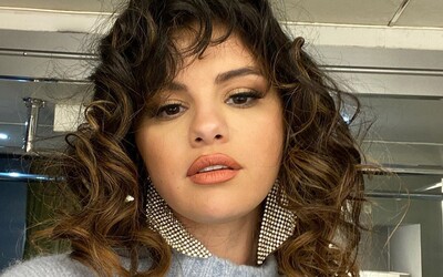 Selena Gomez a The Weeknd si posielajú odkazy cez skladby. Fanúšikovia veria, že je stále zaľúbená