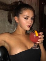 Selena Gomez je najsledovanejšou ženou na Instagrame. Stalo sa to po tom, čo zverejnila vyzývavú fotku, ktorú najprv vymazala