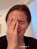 Selena Gomez zverejnila emotívne video, v ktorom sa rozplakala. Kritizovala v ňom politiku Trumpa, neskôr ho však vymazala