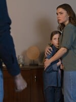 Senát schválil novou definici domácího násilí. Chrání oběti i po odchodu od agresora