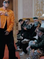 Separ dropol nový track s klipom. V 7DIGITS sa vozí na svojom Lamborghini a predvádza sa pred Luca Brassim či Pil C-im