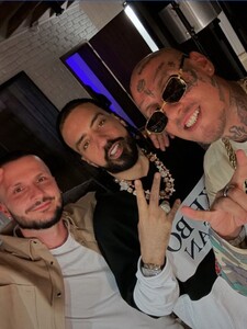 Separ oznámil, že na jeho albume bude French Montana. S americkou hviezdou zverejnil fotku zo štúdia