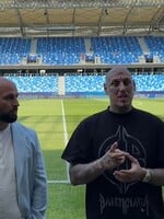 Separ preložil najväčší koncert svojej kariéry. Tvrdí, že za to môže futbalový zápas