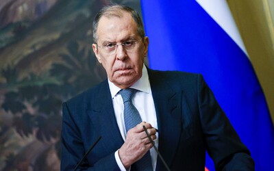 Sergej Lavrov tvrdí, že Rusové jsou v právu. Západní politiky obvinil, že zvažují jadernou válku proti Rusku