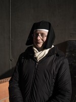 Sestra Marie vstoupila po maturitě do kláštera, dodnes žije odděleně od světa kolem. Strávili jsme s ní dopoledne