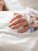 Sestrička žene v poľskej nemocnici nezmerala tlak ani pulz. Pacientka pri čakaní na lekára zomrela