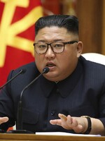Severná Kórea chce pritvrdiť v opatreniach proti koronavírusu, no Kim stále nenosí rúško