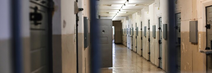 Severské věznice vypadají jako lepší hotel v Česku, vězni mají počítače a hrají fotbal. Cílem není trestat, ale napravit