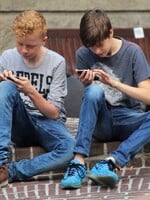 Sexuální výchova v Česku drhne: Děti potřebují mluvit o konsentu a vztazích, v 11 letech hledají odpovědi v pornu