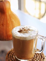 Sezóna Pumpkin Spice Latte je zahájena! Takhle si oblíbený drink připravíš doma