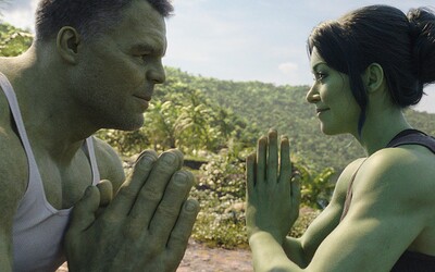 She-Hulk má byť komediálna marvelovka, humor však seriálu chýba ako soľ