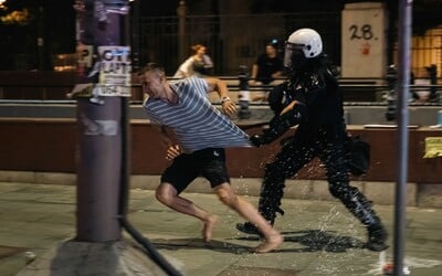Shrnujeme situaci v Srbsku: studenti vyzvali k občanské neposlušnosti, policie začala hromadně zatýkat