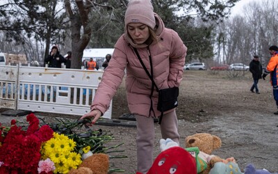 Shrnutí války na Ukrajině: Civilních obětí už je přes 7 tisíc, Británie pošle tanky. Chystá se také výměna válečných zajatců