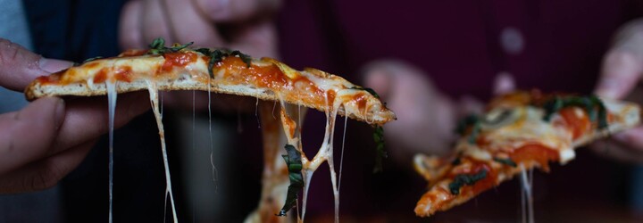 Šílenost, nebo pochoutka? Okurková pizza za 385 korun vyvolala bouřlivou debatu