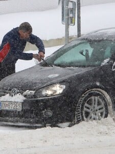 Silné sneženie zasiahne Slovensko už dnes večer. Miestami môže napadnúť až 20 centimetrov snehu (+ mapa)