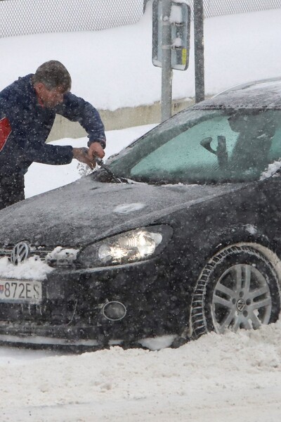 Silné sneženie zasiahne Slovensko už dnes večer. Miestami môže napadnúť až 20 centimetrov snehu (+ mapa)