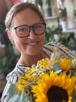 Silvia má kvetinárstvo: Ošiaľ dušičiek vytvorili ľudia, zarobím vtedy však päťnásobne viac (Rozhovor)