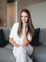 Simona prodává nemovitosti v Dubaji známým osobnostem. Za 6 milionů můžeš mít byt s bazénem