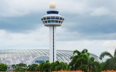 Singapurské letiště Changi má vodopád i motýlí zahradu. Toto jsou nejlepší letiště na světě