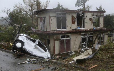 Zkáza v Japonsku, tajfun Hagibis si vyžádal první oběť. Ulice jsou plné vody, domy a auta jsou zničeny