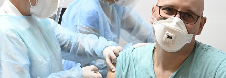 Skoro pětina zdravotních sester se nenechala očkovat, vyplývá z dat ÚZISu