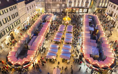 Skvelý punč, dobré jedlo a vojaci so samopalmi. Bratislavské vianočné trhy sú v plnom prúde, dá sa platiť kartou a triedi sa odpad