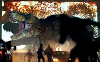 Sleduj 5 minut z Jurassic World: Dominion. Zavede tě 65 milionů let do minulosti a před autokina, které navštíví T-Rex 