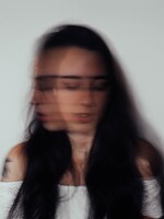 Slováci a Česi sa boja budúcnosti. Viac ako 87 % ľudí pociťuje rastúcu úzkosť z toho, čo príde