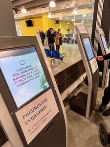 Slováci čakajú na pasy aj mesiace, hrozí, že nepôjdu na zaplatenú dovolenku. Podľa ministerstva vnútra je na vine bývalé vedenie