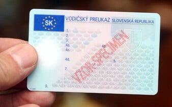 Slováci majú poslednú možnosť vybaviť si vodičský preukaz zadarmo. Štát jeho preplácanie čoskoro úplne zastaví