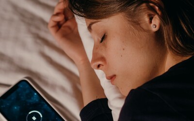Slováci majú veľký problém so zaspávaním aj vstávaním, toto je najčastejšia príčina. Odborník radí, ako s tým zatočiť