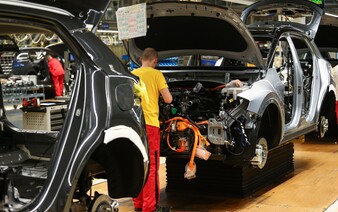 Slováci prídu o desiatky eur. Môže za to zrušený deň pracovného pokoja