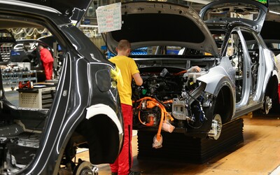 Slováci prídu o desiatky eur. Môže za to zrušený deň pracovného pokoja