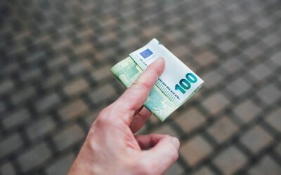 Slováci si v priemere odložia 113 € mesačne, ľudia si vytvárajú železnú rezervu alebo šetria na starobu