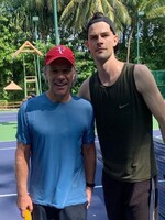Slovák Marcus trénuje tenis na Maldivách: Bon Jovi trénoval každý deň, najväčší tringelt mi nechal Čech (Rozhovor)