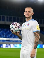 Slovan víta Weissa ako megahviezdu. Klub pripravil video v novom drese, v ktorom ukazuje parádičky s loptou