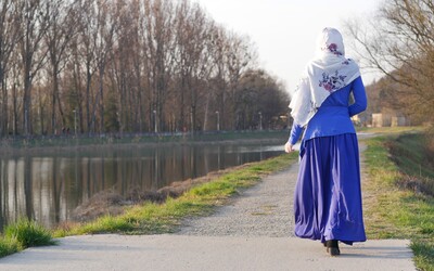 Slovenka, ktorá dobrovoľne konvertovala na islam: Za terorizmus dostaneš trest smrti a aj v islame existuje feminizmus (Rozhovor)