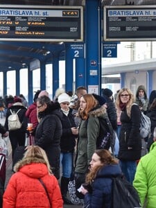 Slovenka opísala 7-hodinové meškanie vlaku: Nikto nám neponúkol vodu a rušňovodič odišiel, lebo mu skončila zmena 