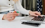 Slovenská banka plánuje veľkú odstávku služieb. Na internete nezaplatíš kartou