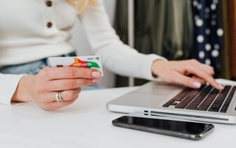 Slovenská banka plánuje veľkú odstávku služieb. Na internete nezaplatíš kartou