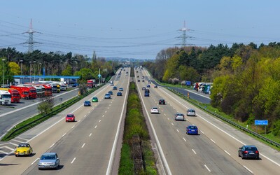 Slovenská diaľničná známka má dôležitý benefit, o ktorom väčšina šoférov ani nevie. Toto sú podrobnosti, využiť ho môže každý