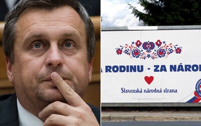 Slovenská národná strana Andreja Danka propaguje slogan „Za národ“ moravským ornamentom