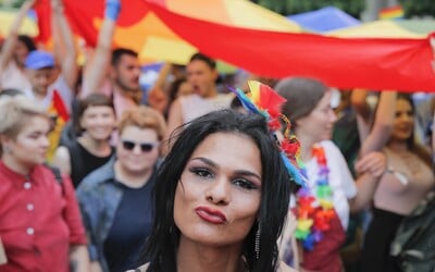 Slovenská polícia chce vyšetriť údajné napadnutie lesbického páru extrémistami. Nedarí sa jej vypátrať ich identitu