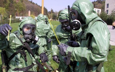Slovenská polícia cvičila s armádou zásah proti rádioaktívnym a toxickým látkam
