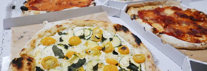 Slovenské národné jedlo je podľa nich pizza. Ochutnali sme hruškovú a mätovú z prvého kváskového pizza stánku v Bratislave