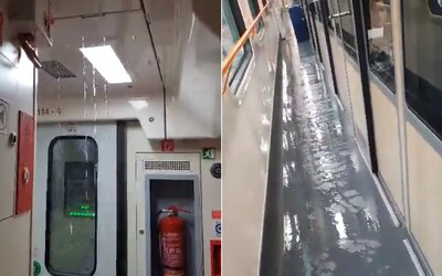 Slovenské vlaky nebojujú len s požiarmi, ale aj s dažďom. Vytopilo rýchlik, voda pretekala cez strop do uličky