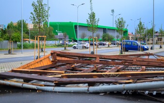 Slovenskem se prohnaly katastrofální bouřky. Osmnáct měst vyhlásilo výjimečný stav, nebezpečí hrozí i dnes
